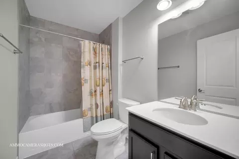 Bath - 4324 Conifer Rd, Naperville, IL 60564 photo 5 of 6