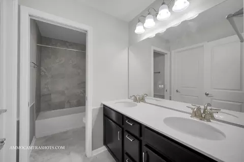 Bath - 4324 Conifer Rd, Naperville, IL 60564 photo 4 of 6
