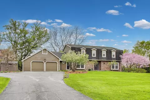 705 Skye Ln, Inverness, IL 60010
