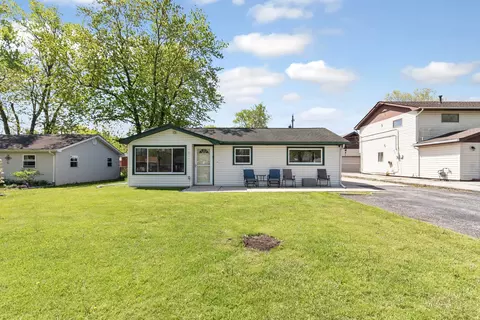 445 W Arlington Ln, Crete, IL 60417