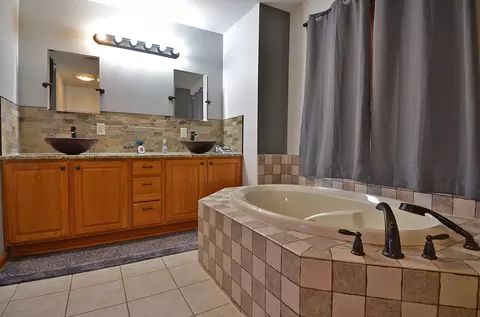 Bath - 3542 E 2089th Rd, Serena, IL 60549 photo 1 of 4
