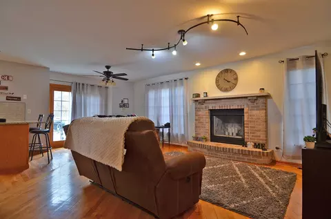 Living - 3542 E 2089th Rd, Serena, IL 60549 photo 3 of 5