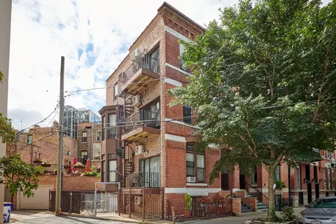 213 W Wisconsin St, Chicago, IL 60614