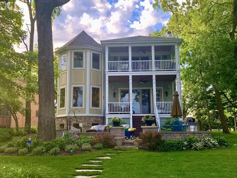75 N Lake Ave, Third Lake, IL 60030