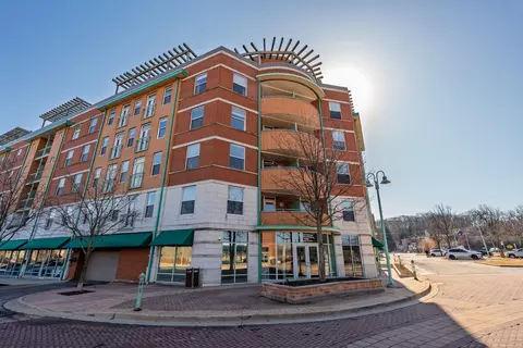 400 Village Circle Ave #409, Willow Springs, IL 60480