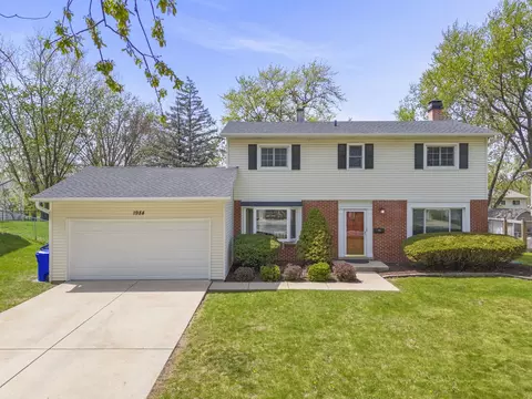 1984 Nottingham Ln, Wheaton, IL 60189