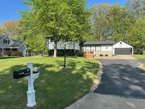 1415 Woodridge Dr, Danville, IL 61832