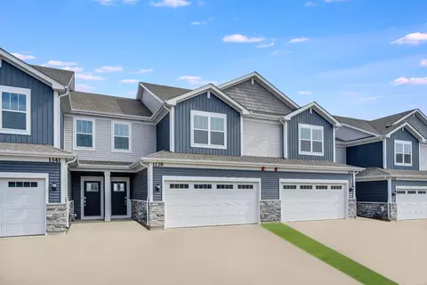 472 Carpathian Dr, Crystal Lake, IL 60012