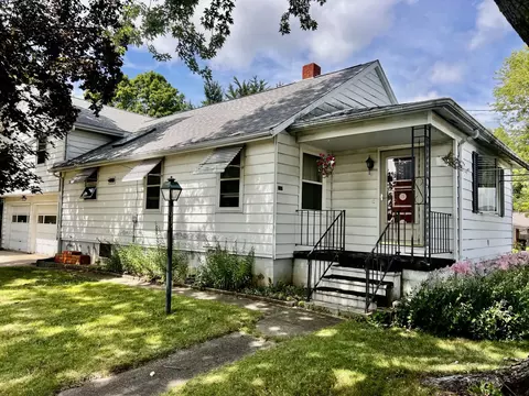 Exterior - 1807 3rd Ave, Sterling, IL 61081 photo 3 of 4