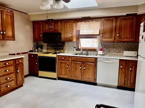 Kitchen - 1807 3rd Ave, Sterling, IL 61081 photo 1 of 2