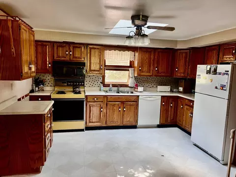 Kitchen - 1807 3rd Ave, Sterling, IL 61081 photo 2 of 2