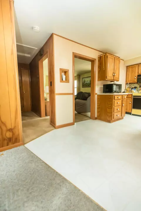 Entry Way - 1807 3rd Ave, Sterling, IL 61081 photo 2 of 3