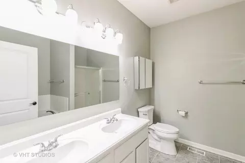 Bath - 921 Eineke Blvd, Algonquin, IL 60102 photo 1 of 3