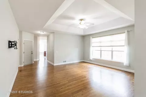 Living - 921 Eineke Blvd, Algonquin, IL 60102 photo 2 of 3