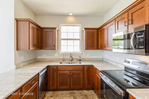 Kitchen - 921 Eineke Blvd, Algonquin, IL 60102 photo 2 of 3