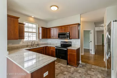 Kitchen - 921 Eineke Blvd, Algonquin, IL 60102 photo 1 of 3