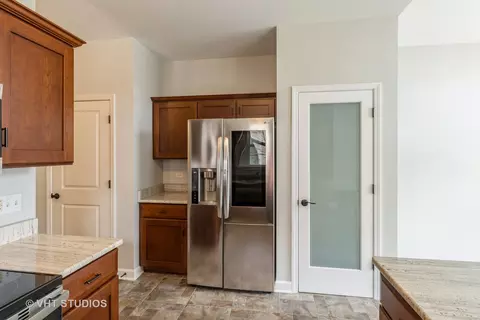 Kitchen - 921 Eineke Blvd, Algonquin, IL 60102 photo 3 of 3