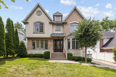 122 W 5th St, Hinsdale, IL 60521