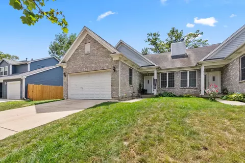 260-262 Chaparral Cir, Elgin, IL 60120