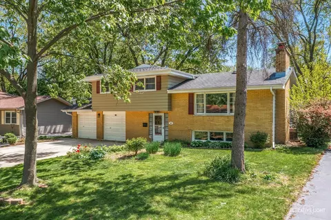 320 Elmwood Dr, Naperville, IL 60540