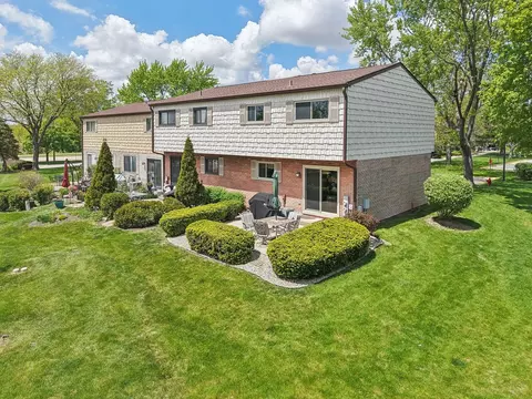 1771 Shoshonee Trl, Wheeling, IL 60090 photo 2