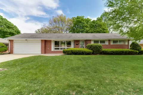 6 Lateer Dr, Normal, IL 61761