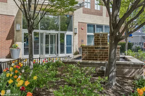 645 N Kingsbury St #1901, Chicago, IL 60654