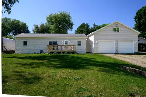 250 Copper Kettle Ln, East Dubuque, IL 61025
