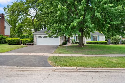1612 Gamon Rd, Wheaton, IL 60189 photo 3