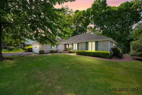 1612 Gamon Rd, Wheaton, IL 60189