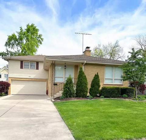 209 E Union Ave, Wheaton, IL 60187