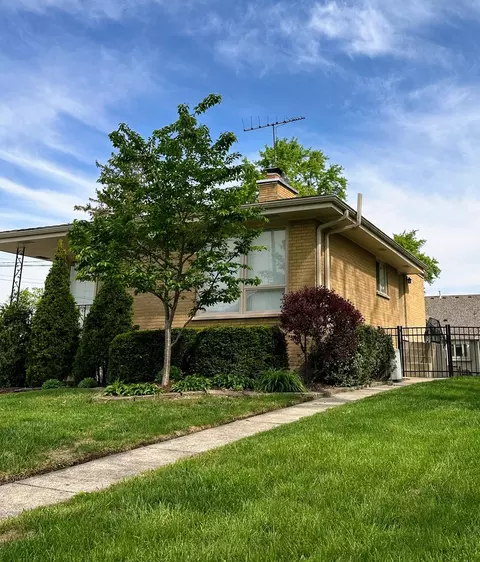 209 E Union Ave, Wheaton, IL 60187 photo 2
