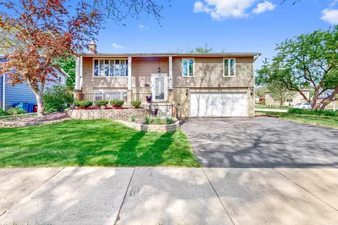 1156 N Fischer Dr, Addison, IL 60101
