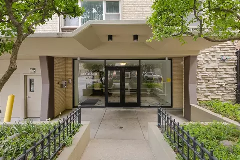 420 W Aldine Ave #405, Chicago, IL 60657