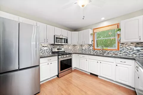 Kitchen - 5157 Ribbon Ct, Monee, IL 60449 photo 2 of 3