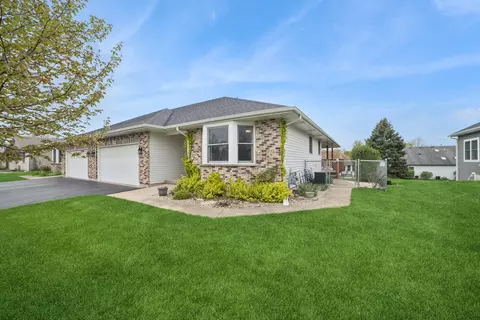 209 Julie Ln, Hampshire, IL 60140