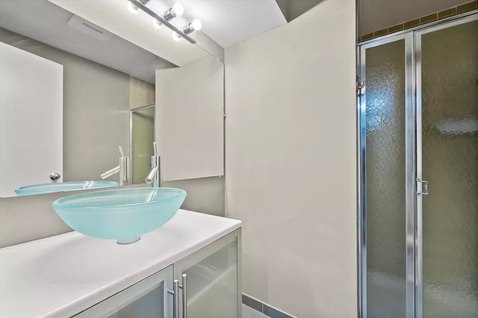 Bath - 1926 Prairie Sq #234, Schaumburg, IL 60173 photo 2 of 2