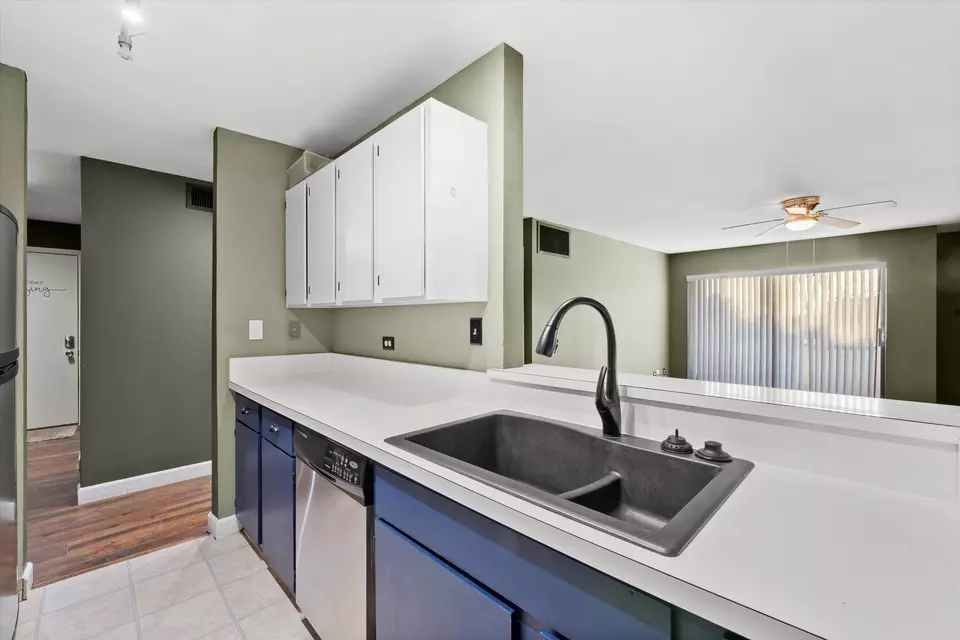 Kitchen - 1926 Prairie Sq #234, Schaumburg, IL 60173 photo 2 of 2
