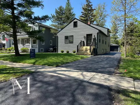 228 S Riverside Dr, Villa Park, IL 60181