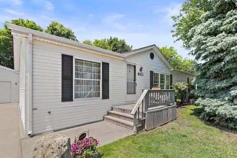 8566 Fig Tree Ln, Roscoe, IL 61073 photo 2