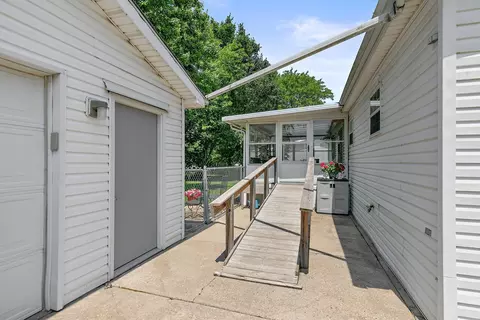 8566 Fig Tree Ln, Roscoe, IL 61073 photo 13