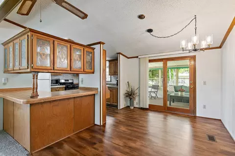 8566 Fig Tree Ln, Roscoe, IL 61073 photo 4