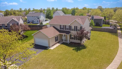 13 Caribou Ct, Bolingbrook, IL 60490