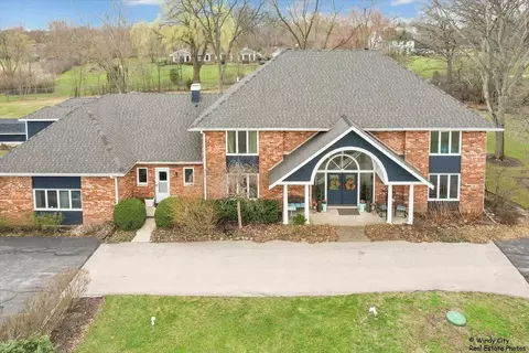 1375 Atkinson Rd, Green Oaks, IL 60048