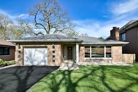 125 S Poplar Ave, Elmhurst, IL 60126