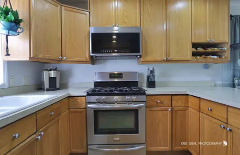 Kitchen - 1204 Capri Ter, Mchenry, IL 60050 photo 2 of 3
