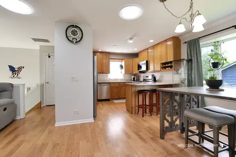 Entry Way - 1204 Capri Ter, Mchenry, IL 60050 photo 1 of 1