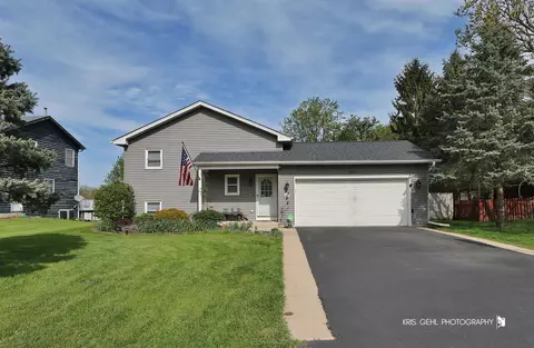 1204 Capri Ter, Mchenry, IL 60050