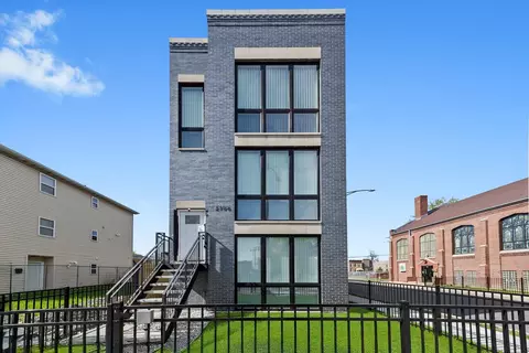 2700 W Jackson Blvd, Chicago, IL 60612