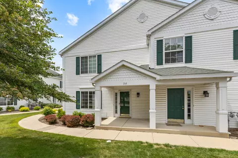 716 Fieldcrest Dr #B, South Elgin, IL 60177